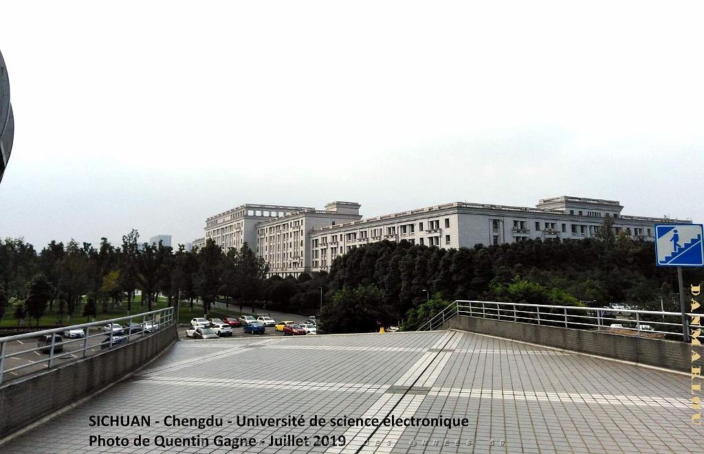 Chengdu- Universite Science electronique 062.jpg